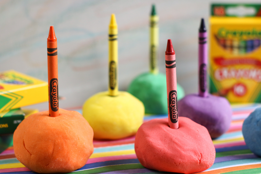 Play doh Crayon Craft (Recipe for Crayon Play doh)