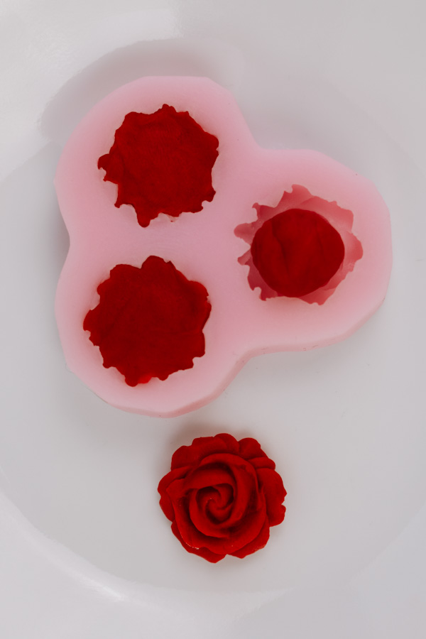 How to make a fondant enchanted rose for Belle cupcakess