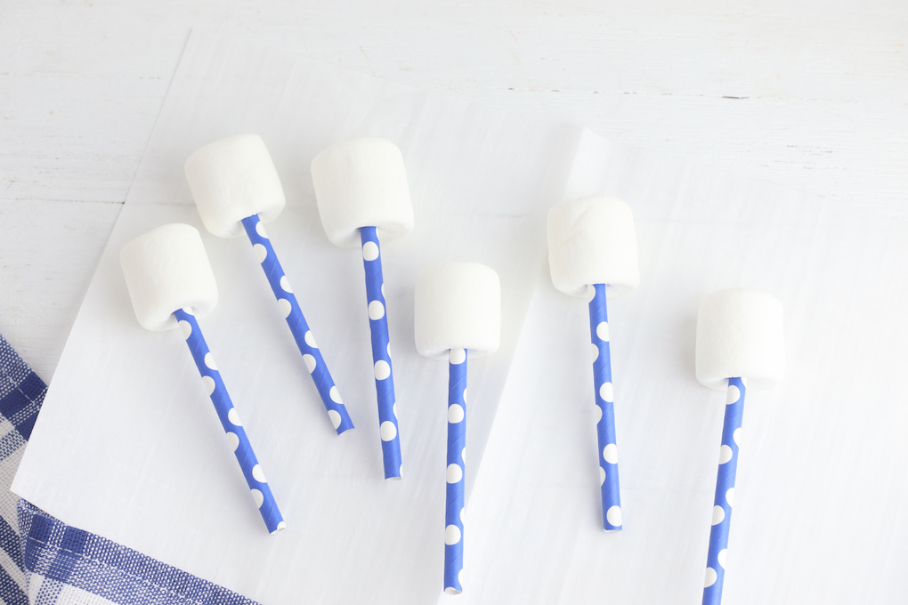 Marshmallows with paper straws