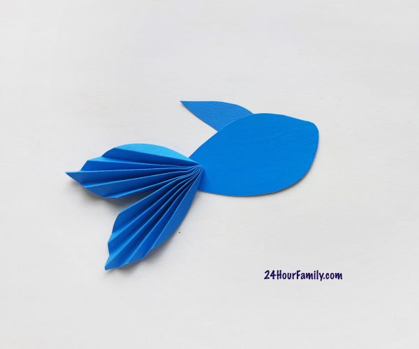 attach the accordion folded tail to the fish shaped cut out using glue to make the one fish two fish craft free printable pdf with free template