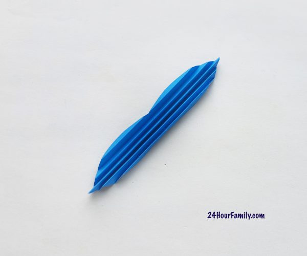 Create a small and even accordion folds on the tail-fin blue paper cutout