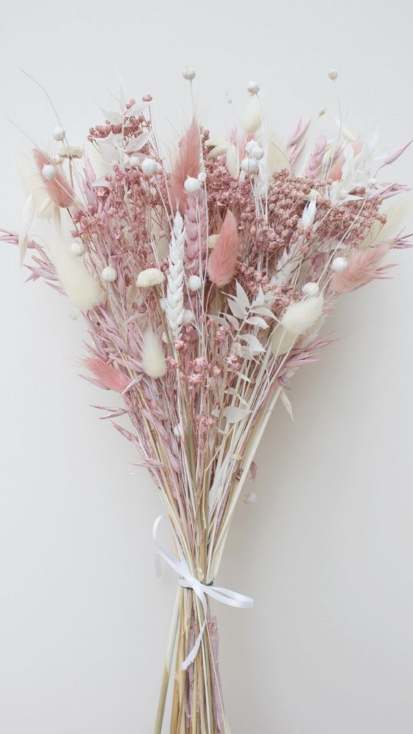 Dried floral bouquet aesthetic