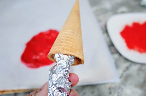 making gnome hat cookies using ice cream cones