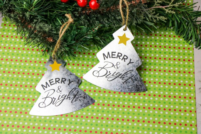 how to make a cricut christmas ornament
