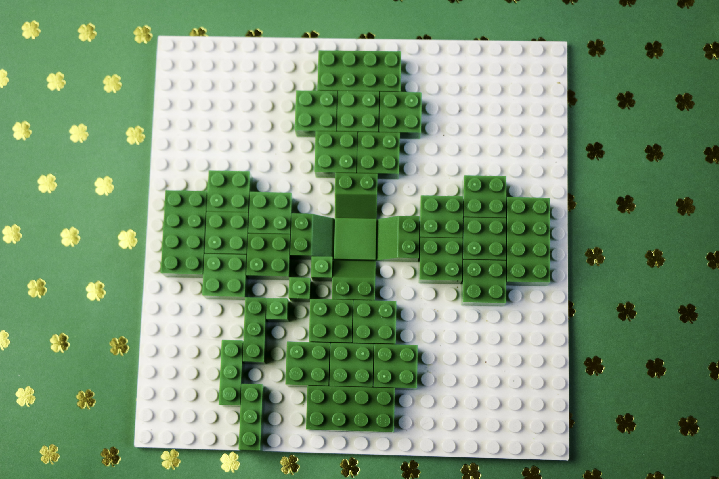 How to Build a Lego Shamrock