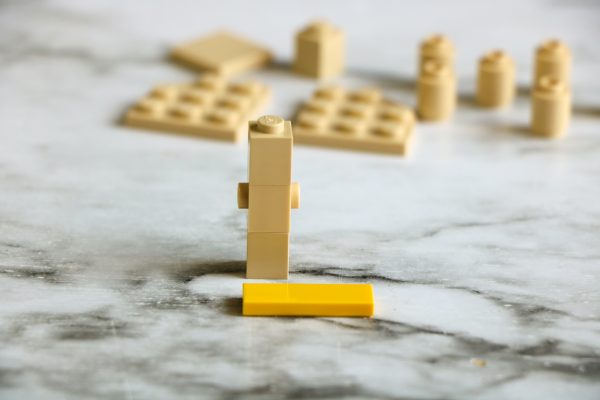 how to build a simple lego nativity scene with a lego manger, a lego stable to hold baby Jesus and a Lego baby Jesus