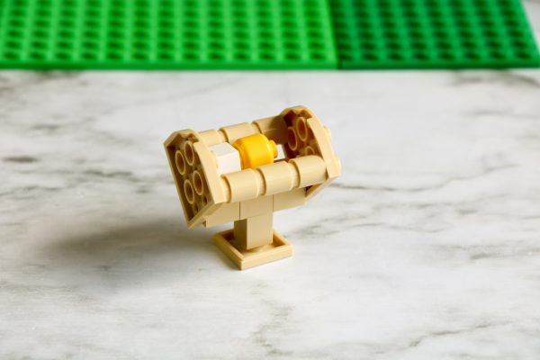 how to build a simple lego nativity scene with a lego manger, a lego stable to hold baby Jesus and a Lego baby Jesus