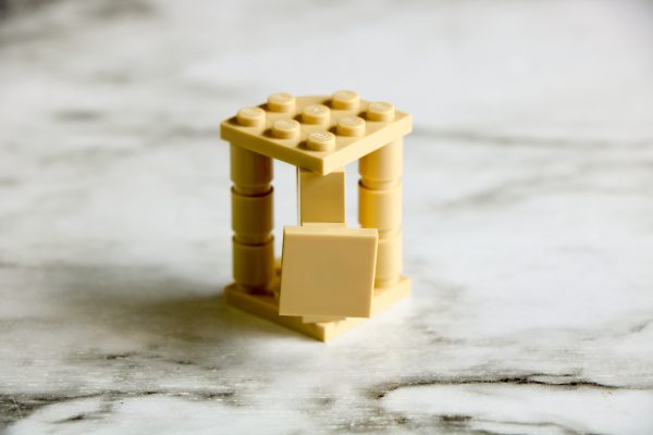 how to build a simple lego nativity scene with a lego manger, a lego stable to hold baby Jesus and a Lego baby Jesus