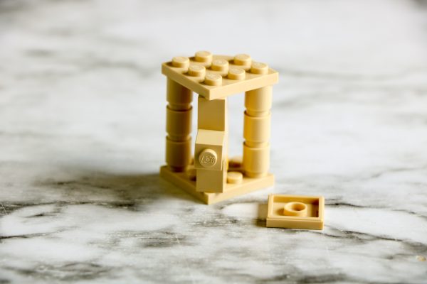 how to build a simple lego nativity scene with a lego manger, a lego stable to hold baby Jesus and a Lego baby Jesus