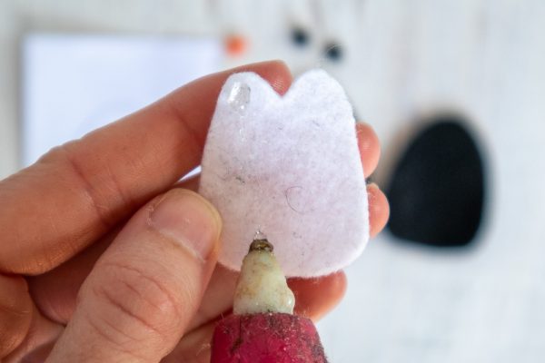 glue the felt penguin pencil topper