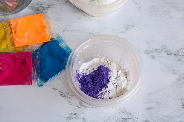 mixing cornstarch and colored pigments to make bath paint