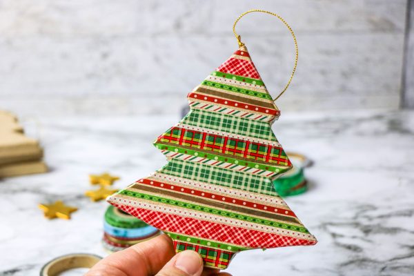 red washi tape and green washi tape easy DIY Christmas ornament