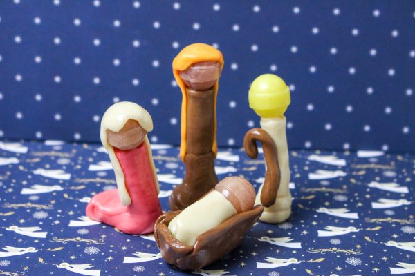 how to make a candy nativity craft using tootsie rolls and dum dum suckers