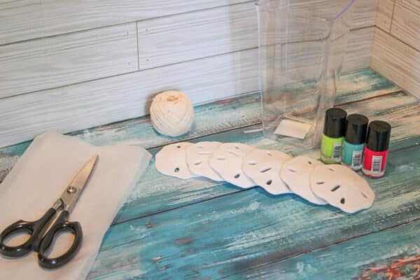 How to Make Hydro-dipped Sand Dollars, Hydro-Dripped Sand Dollars, Sand Dollars, Piece of Art, Sand Dollars Shells, Glittery Sand Dollar, Hydro Dip, Hydro Dripping, Dipping Process, Cool Design