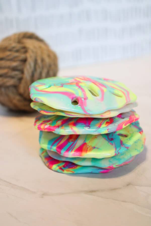 How to Make Hydro-dipped Sand Dollars, Hydro-Dripped Sand Dollars, Sand Dollars, Piece of Art, Sand Dollars Shells, Glittery Sand Dollar, Hydro Dip, Hydro Dripping, Dipping Process, Cool Design