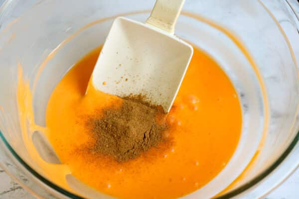 ingredients to make slime at home contact lens solution glue baking soda food coloring