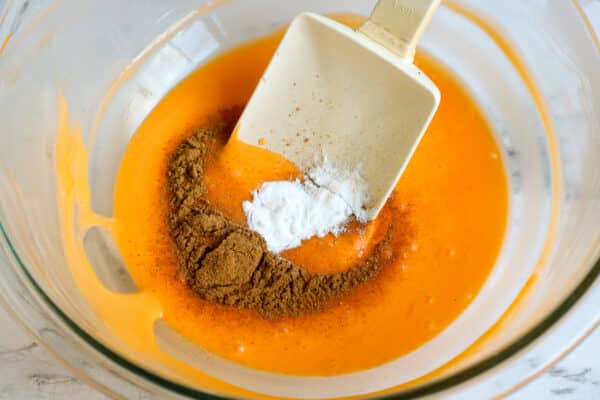 ingredients to make slime at home contact lens solution glue baking soda food coloring