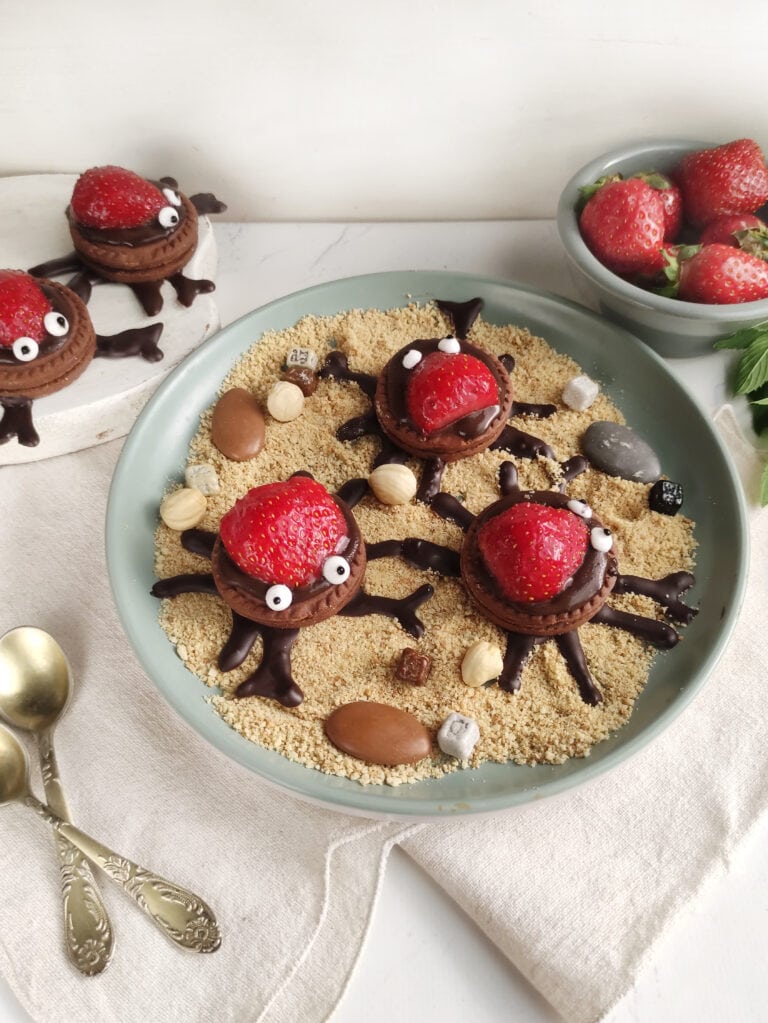 chocolate strawberry oreo crabs