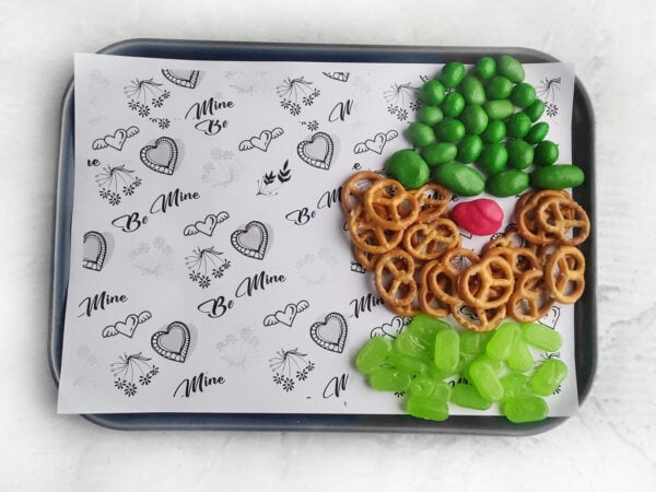 St Patricks Day treats, St Patricks Day party snacks, holiday grazing board, leprechaun snacks, four-leaf clover snacks