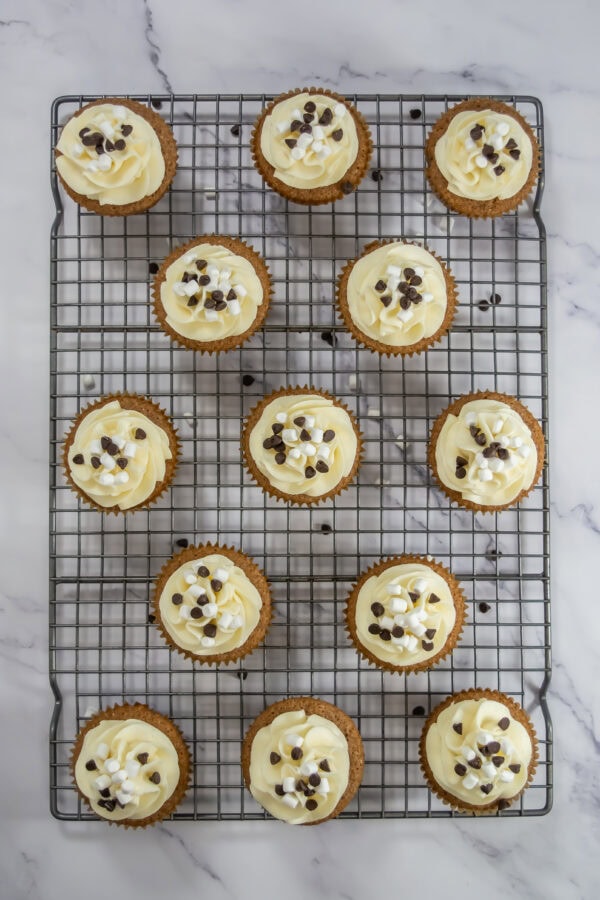 Hot Cocoa Cupcakes with Marshmallow Frosting: For extra flair, top with mini marshmallows or a drizzle of hot fudge for a fun finishing touch.