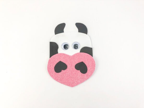 Cow love Valentine’s craft for children, DIY Valentine’s cow gift box, Valentine’s cow decorations for kids, Farm animal Valentine’s printable craft, Cow paper craft for Valentine’s, Cute cow love cards, Valentine’s cow heart craft