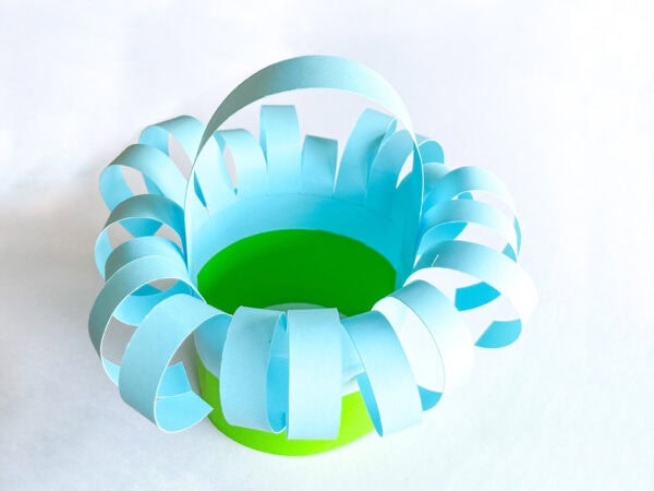 paper basket connecting the blue and green pape