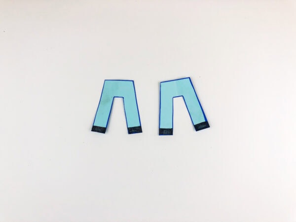Donkey’s legs with outlined details and black hooves.
