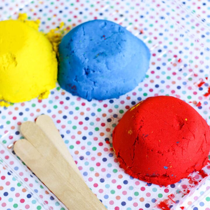 How to Make Homemade Kinetic Sand