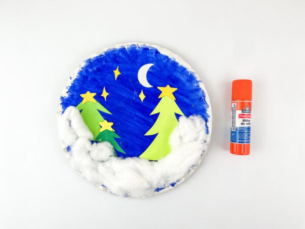 Blue paper plate with cotton snow added