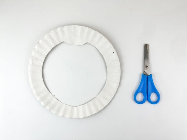 Paper plate ring cut out with scissors