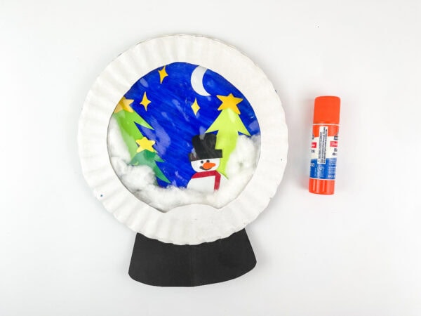 Snow globe craft with black base attached