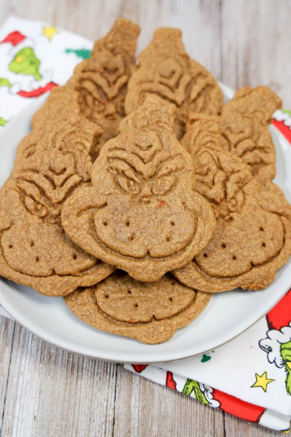 Plate of Grinch-shaped gingerbread cookies