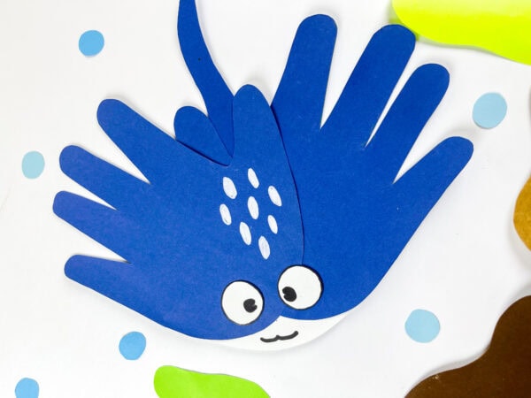 Top view of finished stingray handprint craft