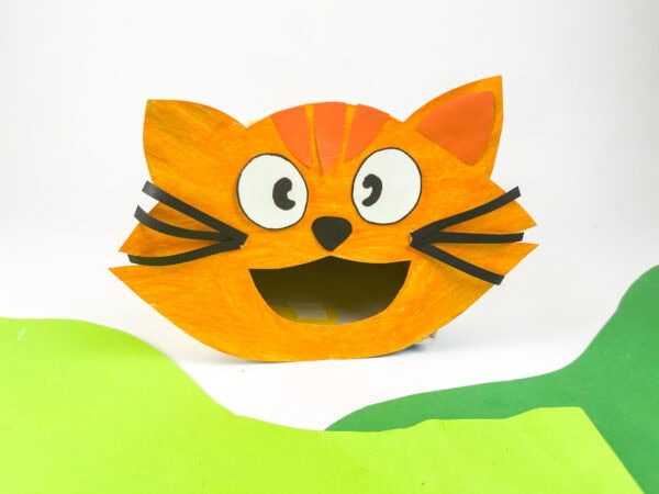 Front view of cat Valentine box craft