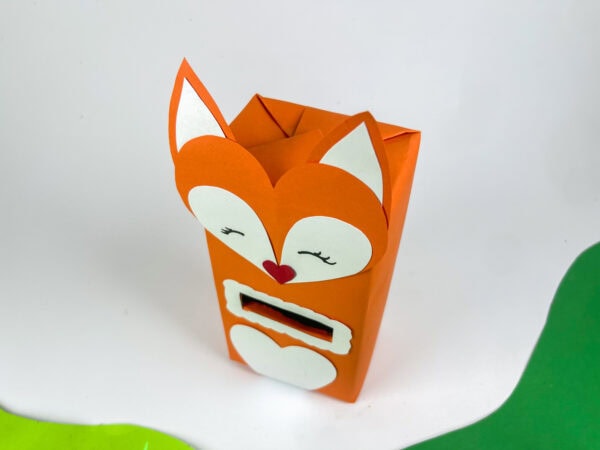 Side view of fox Valentine box