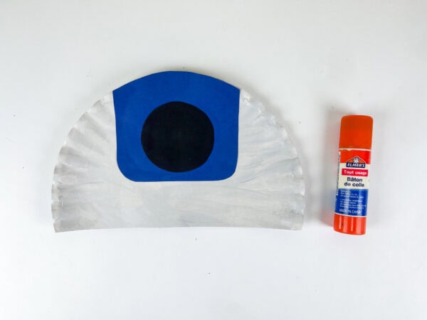 Blue panel glued onto R2-D2 paper plate base