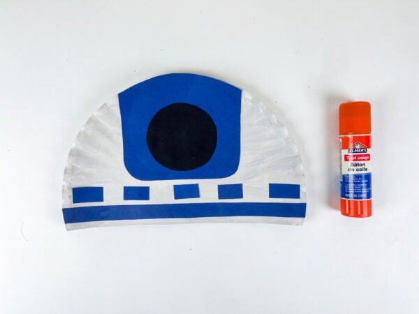 Blue strip details added to R2-D2 craft