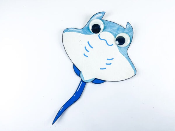 Finished paper plate stingray craft