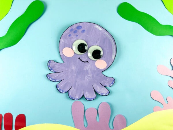 Octopus craft in underwater paper scene