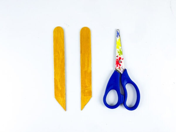 Cut popsicle sticks for pencil craft