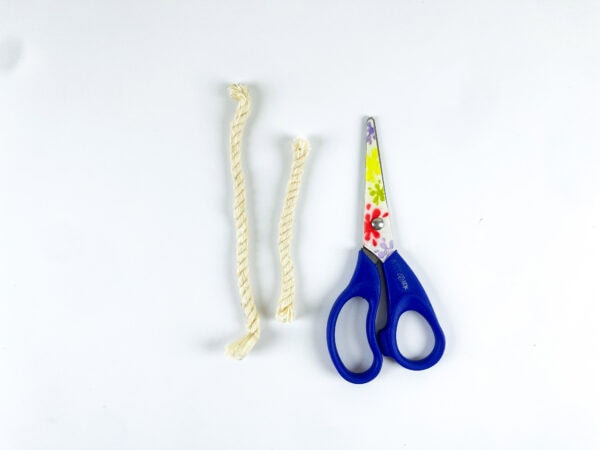 Yarn pieces and scissors for belt