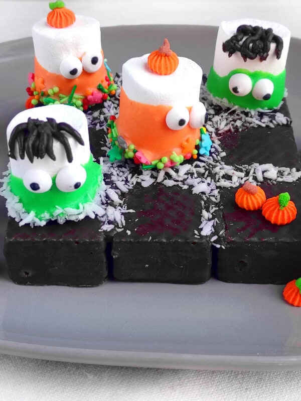 Finished Halloween tic tac toe dessert arranged on a serving platter.