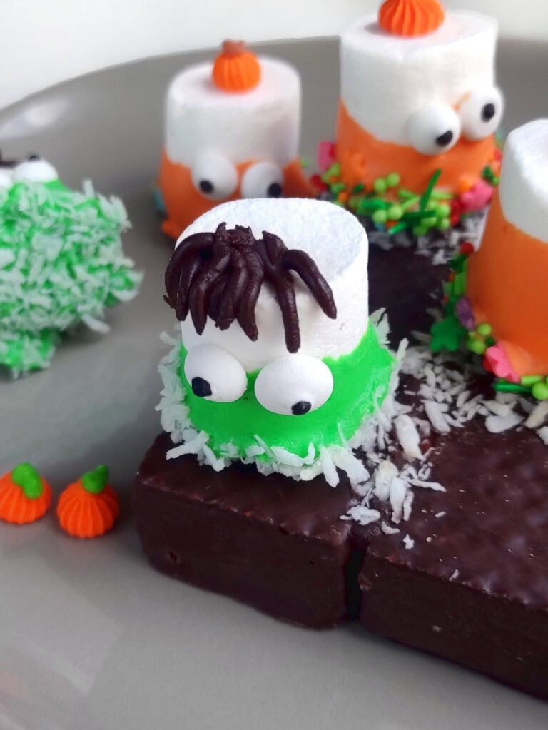 tic-tac-toe halloween food game