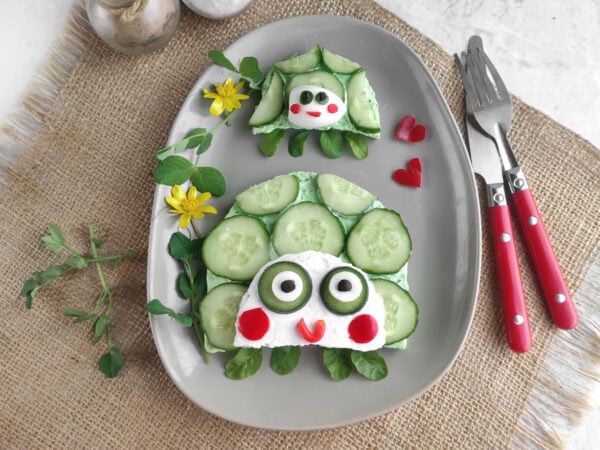 Turtle cucumber sandwiches for kids with spinach cream cheese and edible faces